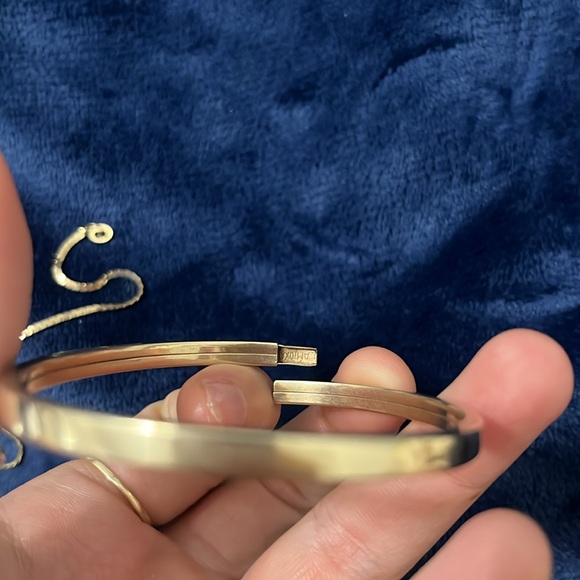 Tested Vintage Solid 10K Yellow Gold Thin Plain Bangle Bracelet 4mm 4.5 grams - Picture 6 of 6